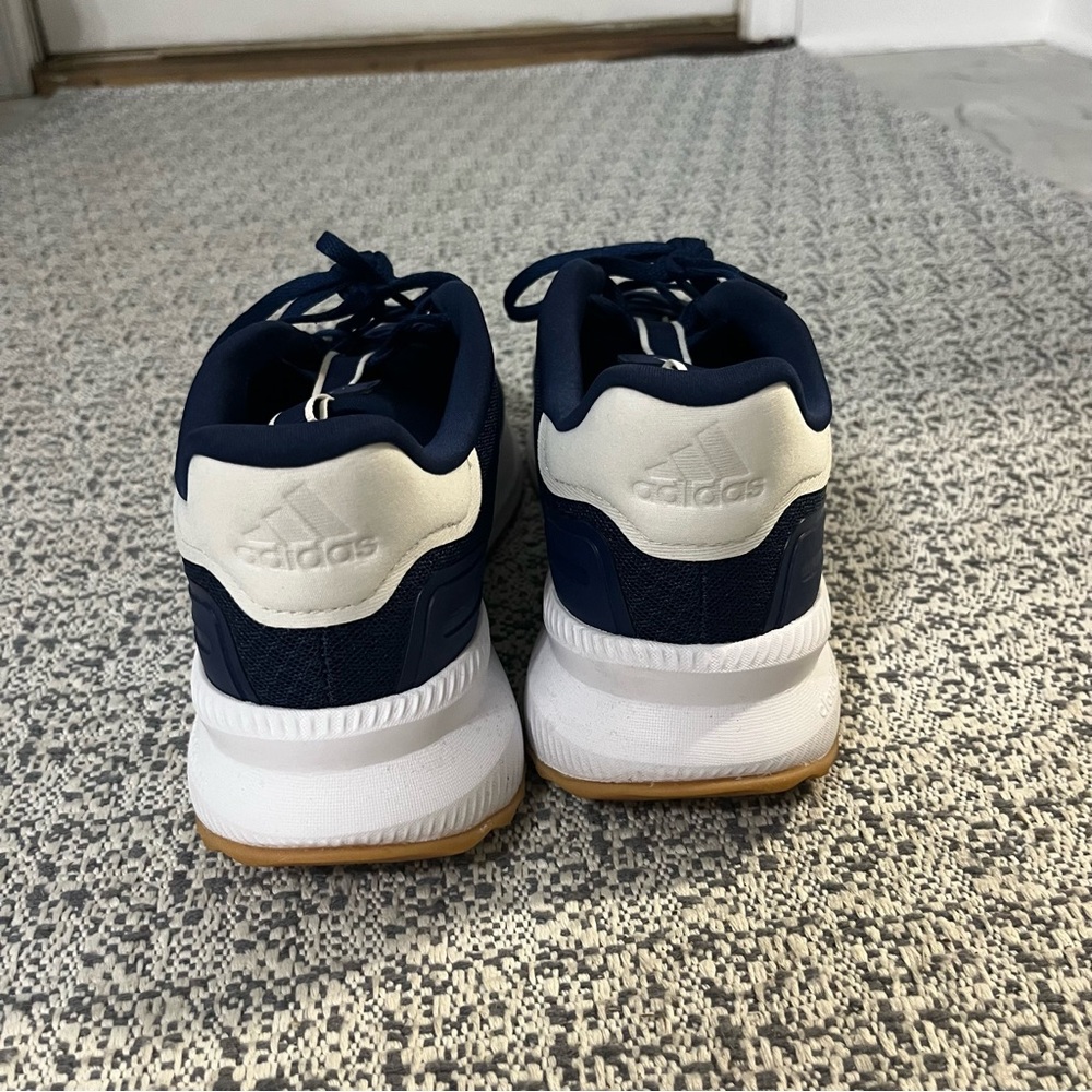 Men’s Adidas tennis shoes - Picture 4 of 6